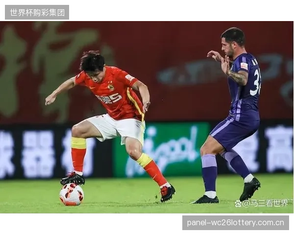 西班牙教头卡萨斯为伊拉克注入现代足球理念，其战术体系强调集体组织与身体对抗。